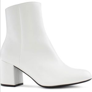 NEW Women’s 9 Wide Block Heel White Ankle Boots